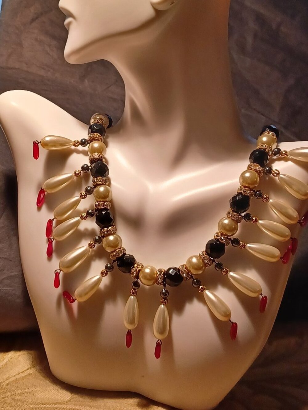 Beautiful Black & White Pearl Collar Necklace